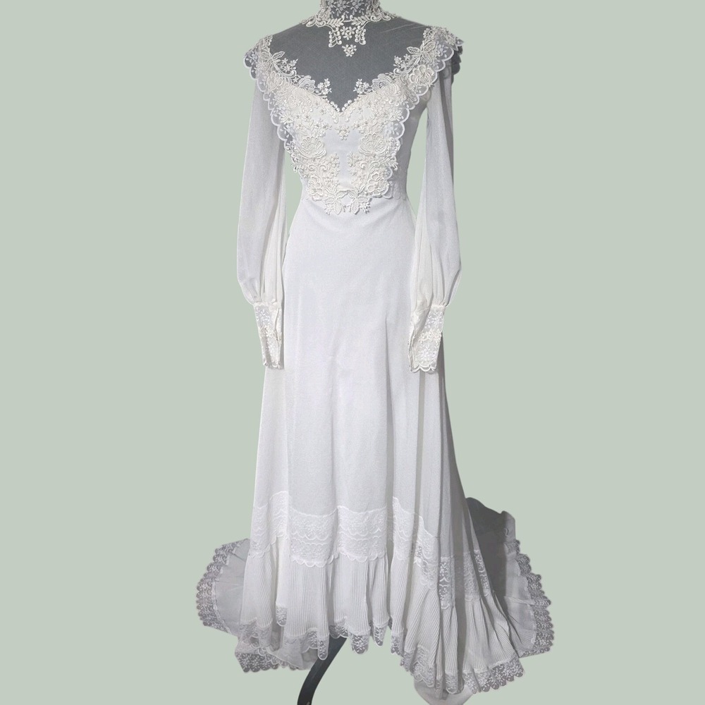 Vintage Victorian Lace Wedding Dress High Neck Bishop Sleeve Ivory Train Gown